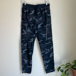 Under Armour Black Camo Athletic Pants Size Large
